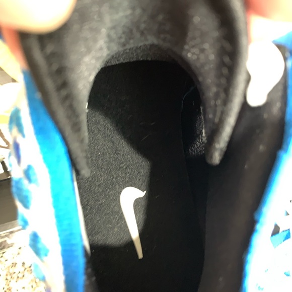 Lebron XVII Basketball Shoes - Picture 4 of 6